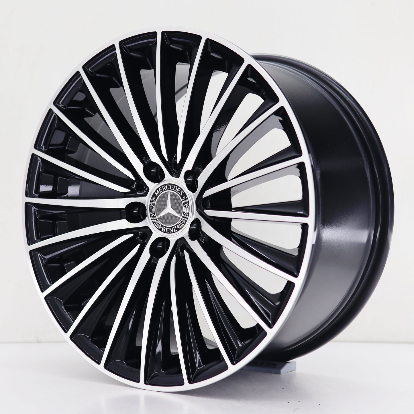 R1 Wheels 18 inç 5*112 ET40 Parlak Siyah Jant Takımı (J-281)