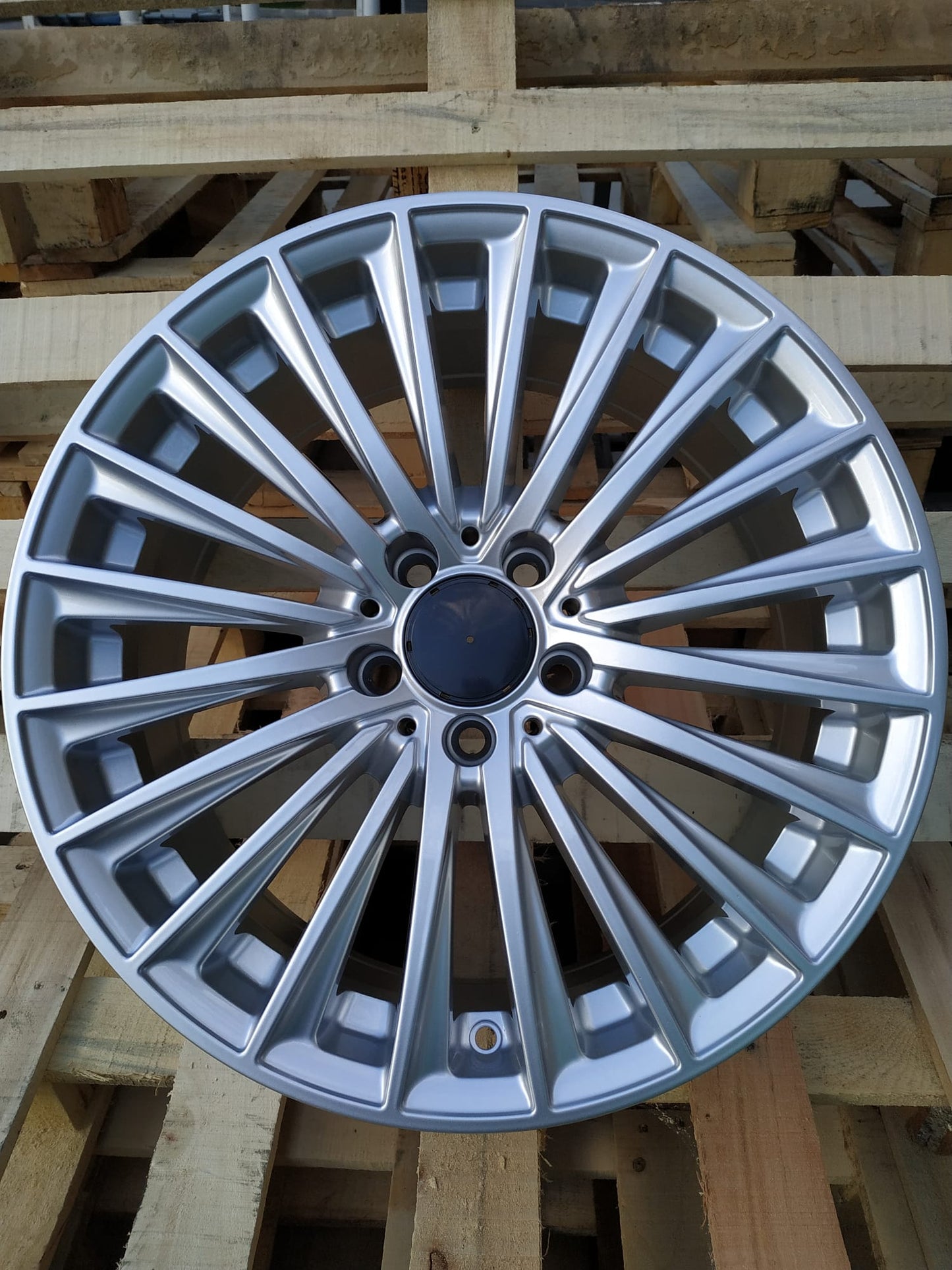 R1 Wheels 18 inç 5*112 ET40 Metalik Gri Jant Takımı (J-371)