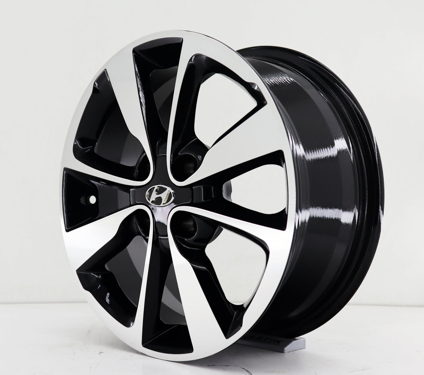 R1 Wheels 15 inç 4*100 ET40 Siyah Jant Takımı (J-392)